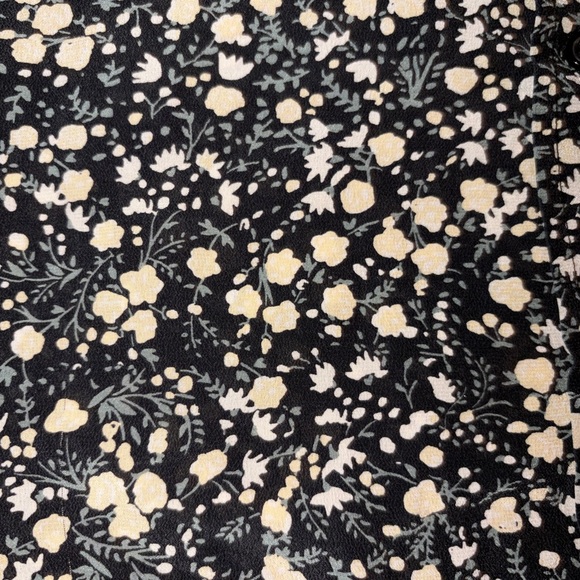 J. Crew classic fit 100% silk shirt in fall garden floral. Size 4 ditsy - Picture 6 of 6